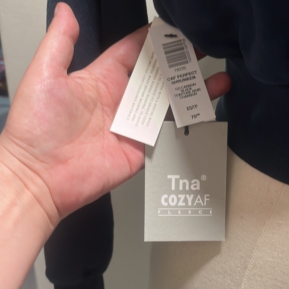 NWT TNA cozy AF cropped hoody - Picture 2 of 3